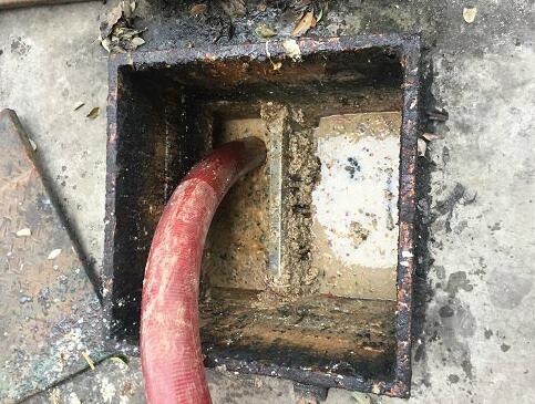 清理隔油池