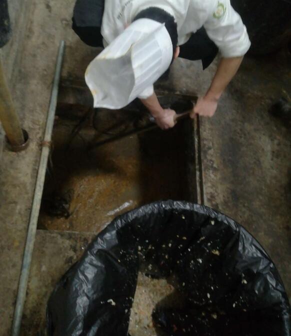 清理隔油池